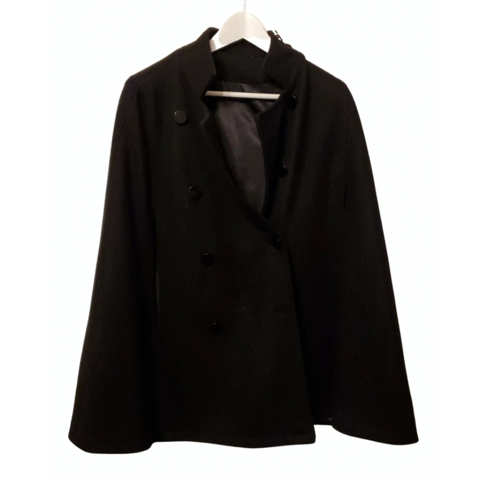 Black short cape
